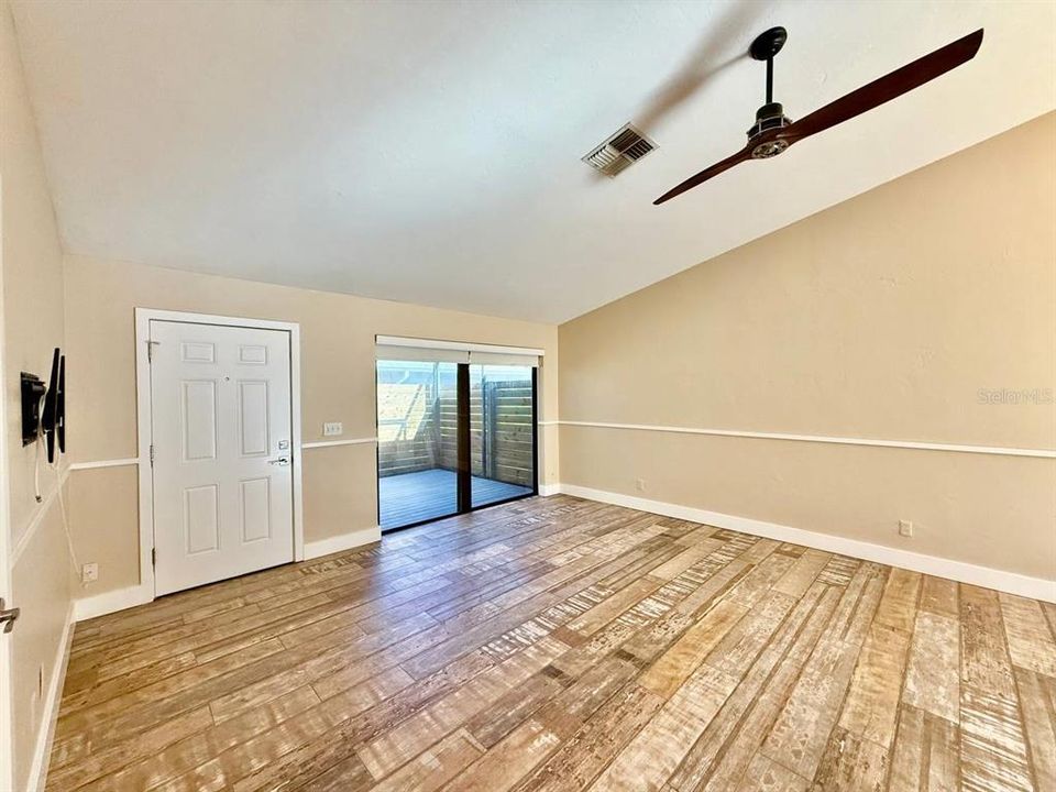 出租: $1,900 (2 贝兹, 2 浴室, 1192 平方英尺)