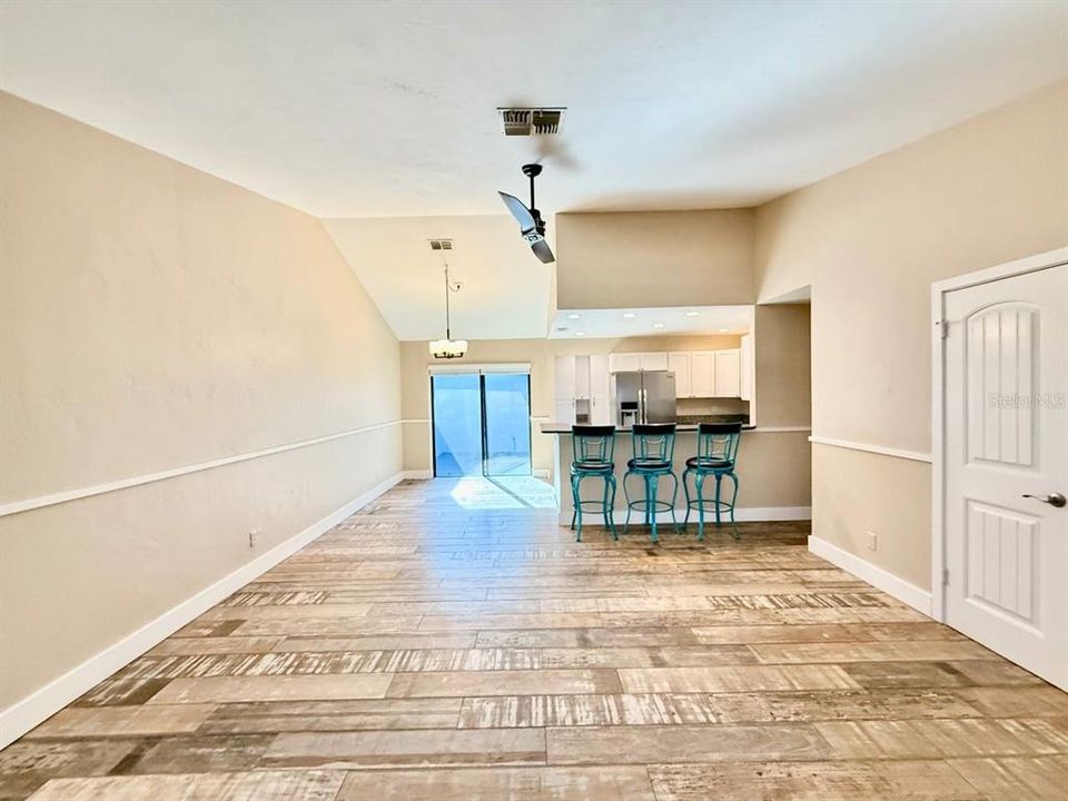 出租: $1,900 (2 贝兹, 2 浴室, 1192 平方英尺)