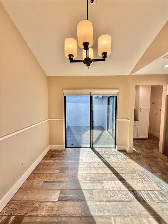 出租: $1,900 (2 贝兹, 2 浴室, 1192 平方英尺)