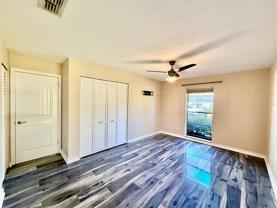 出租: $1,900 (2 贝兹, 2 浴室, 1192 平方英尺)