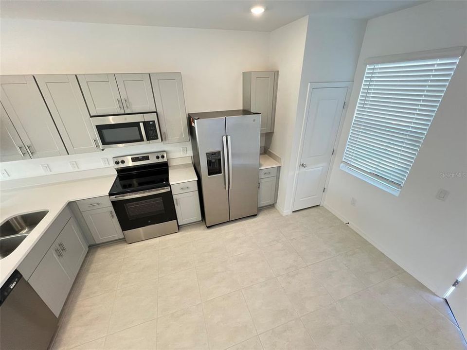 В аренду: $1,700 (2 спален, 2 ванн, 1307 Квадратных фут)