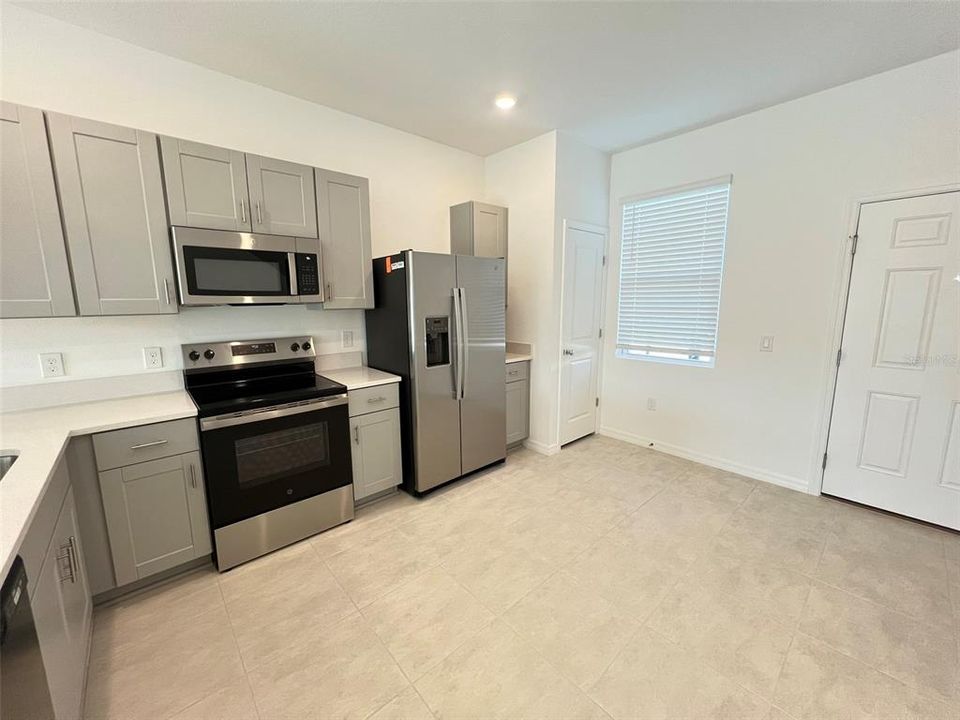 В аренду: $1,700 (2 спален, 2 ванн, 1307 Квадратных фут)