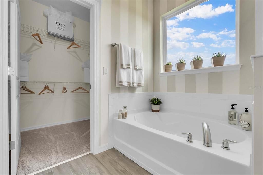 На продажу: $469,990 (4 спален, 3 ванн, 2108 Квадратных фут)