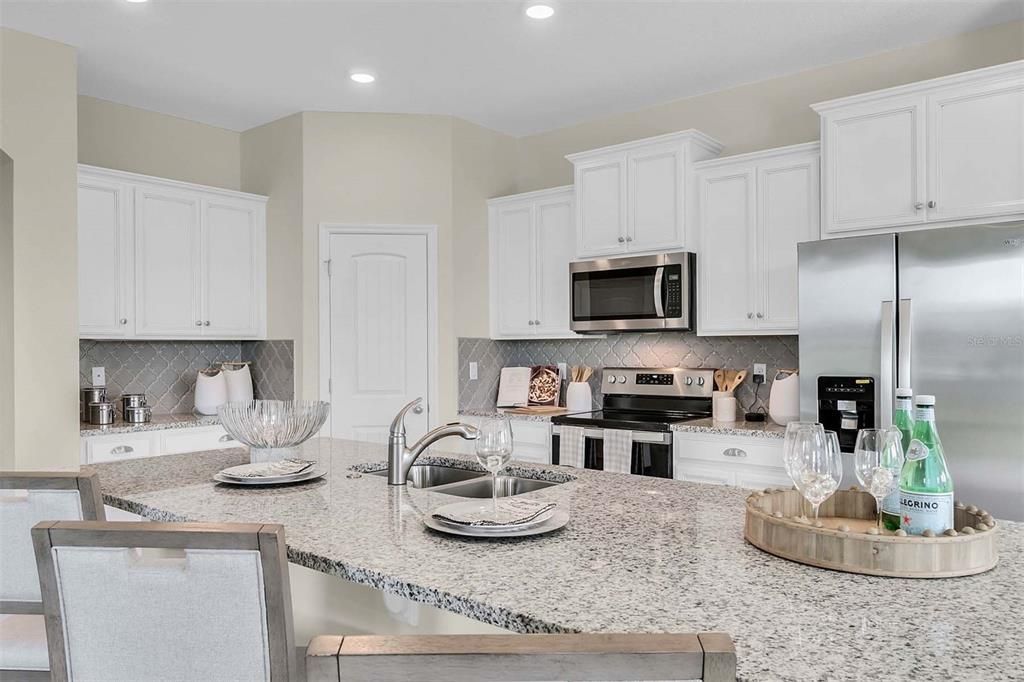 На продажу: $469,990 (4 спален, 3 ванн, 2108 Квадратных фут)