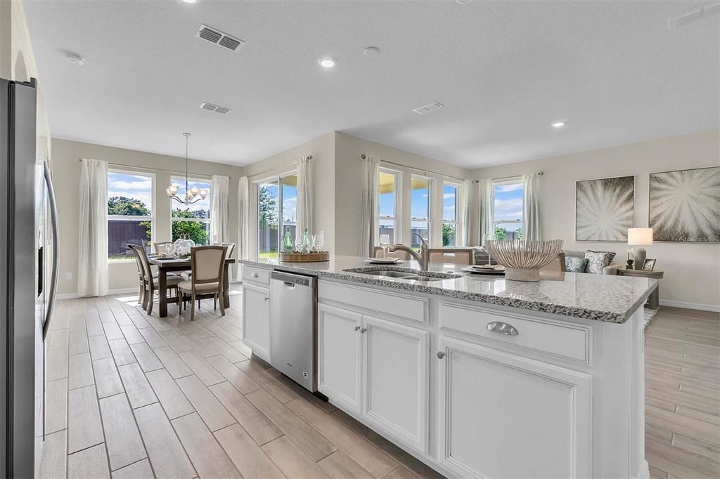 На продажу: $469,990 (4 спален, 3 ванн, 2108 Квадратных фут)