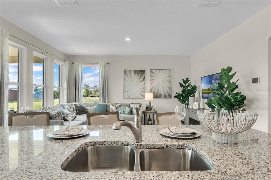 На продажу: $469,990 (4 спален, 3 ванн, 2108 Квадратных фут)