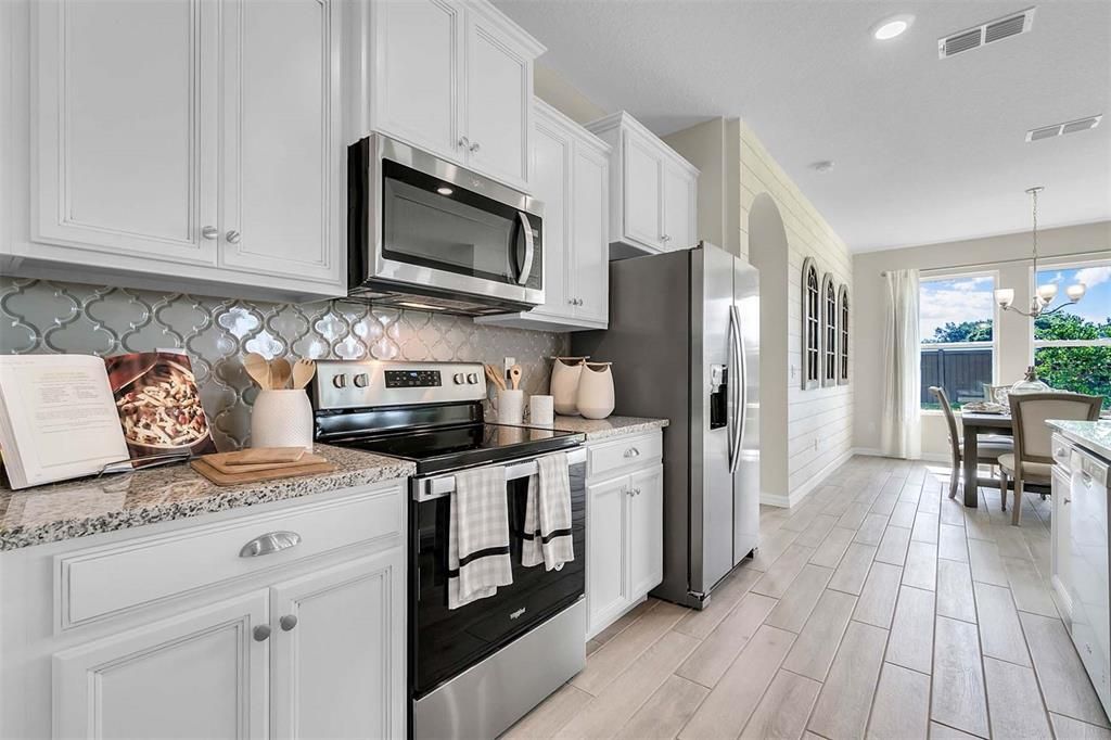 На продажу: $469,990 (4 спален, 3 ванн, 2108 Квадратных фут)