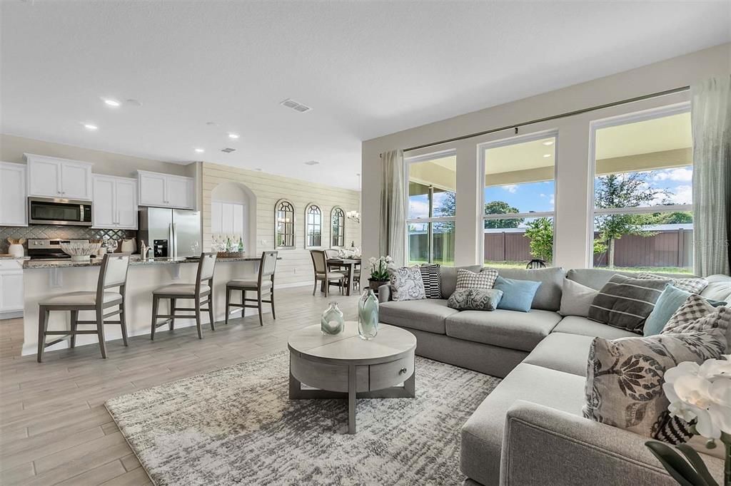 На продажу: $469,990 (4 спален, 3 ванн, 2108 Квадратных фут)