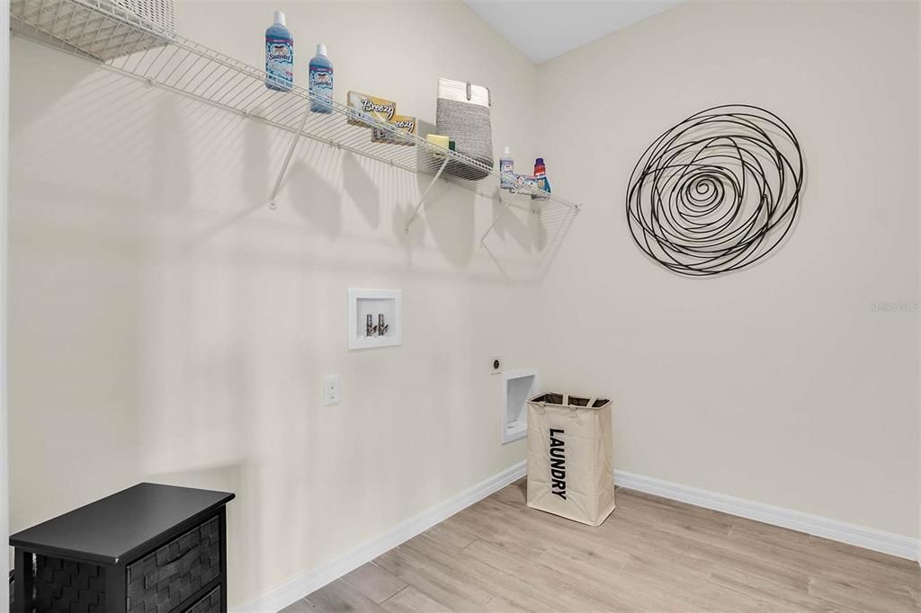 На продажу: $469,990 (4 спален, 3 ванн, 2108 Квадратных фут)