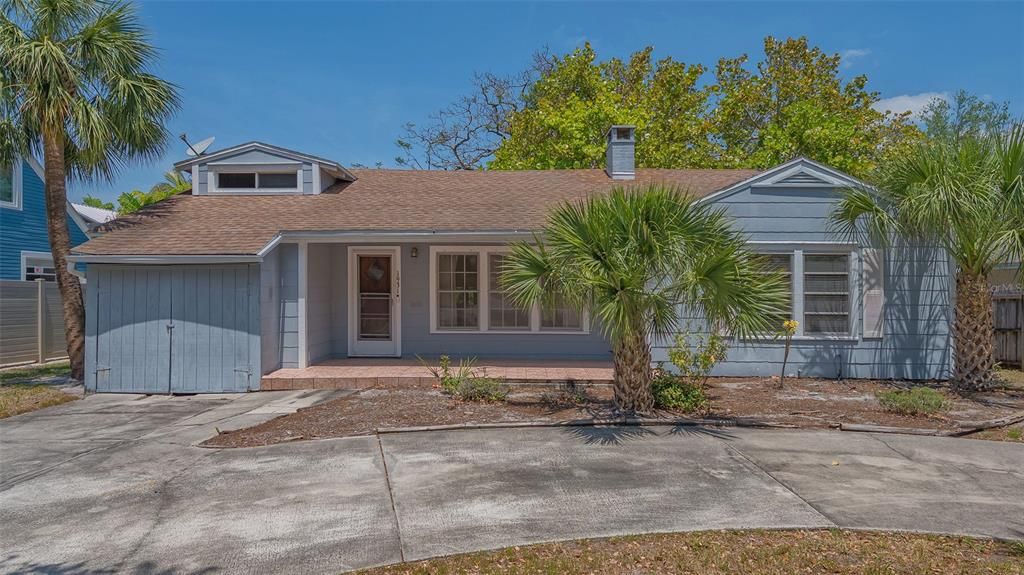 На продажу: $749,900 (0.23 acres)