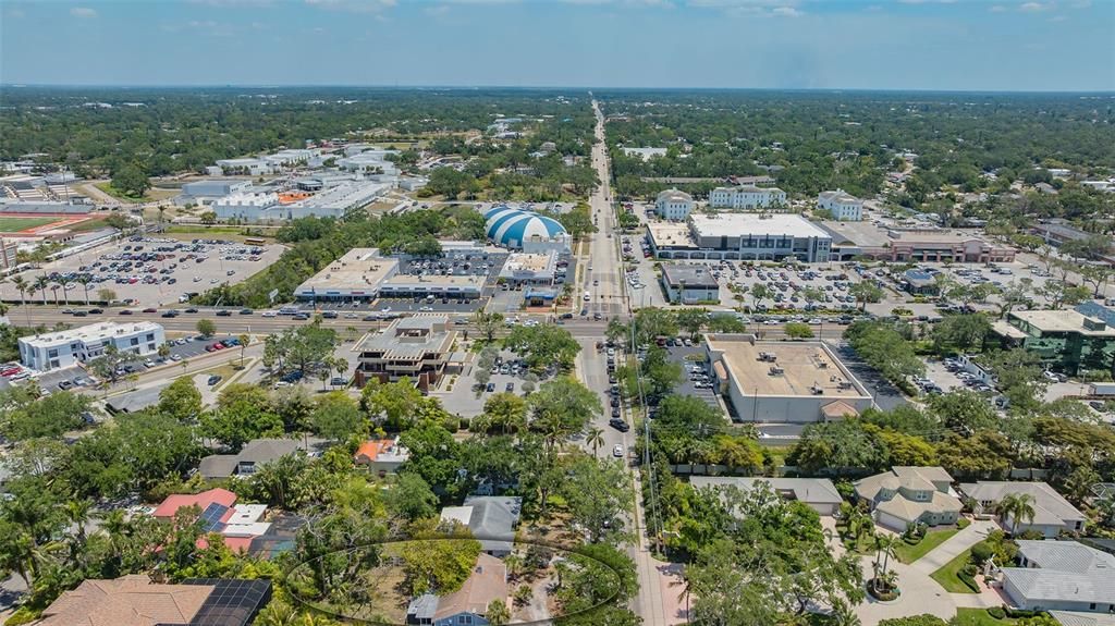 На продажу: $749,900 (0.23 acres)