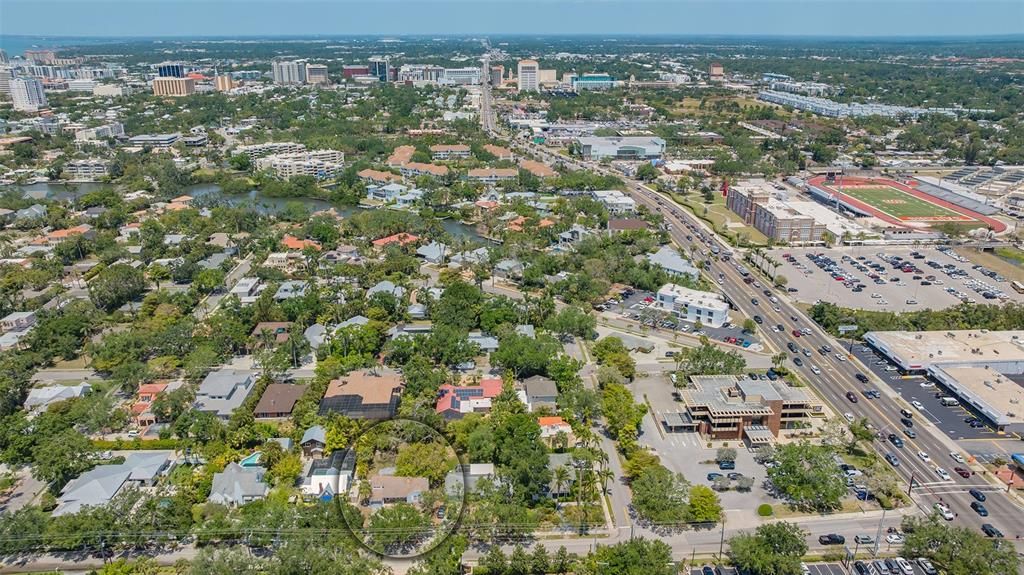 На продажу: $749,900 (0.23 acres)