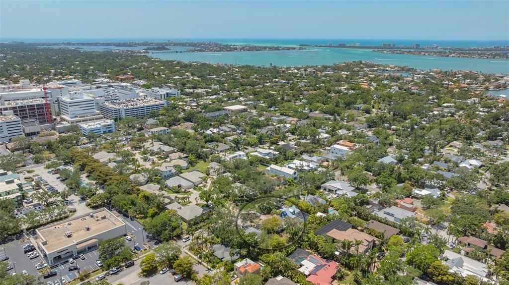 На продажу: $749,900 (0.23 acres)