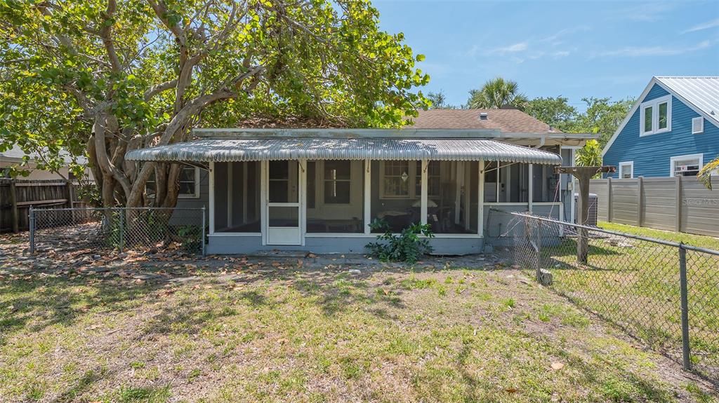 На продажу: $749,900 (0.23 acres)