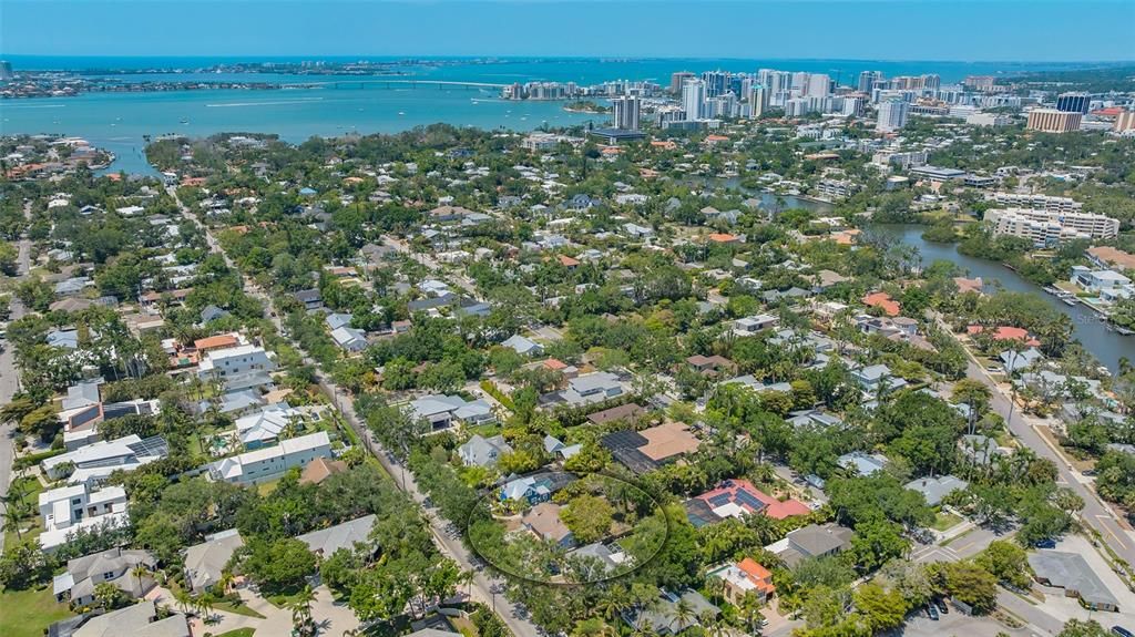 На продажу: $749,900 (0.23 acres)