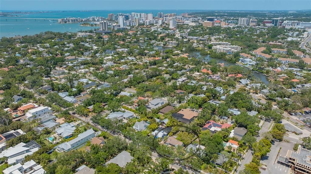 На продажу: $749,900 (0.23 acres)