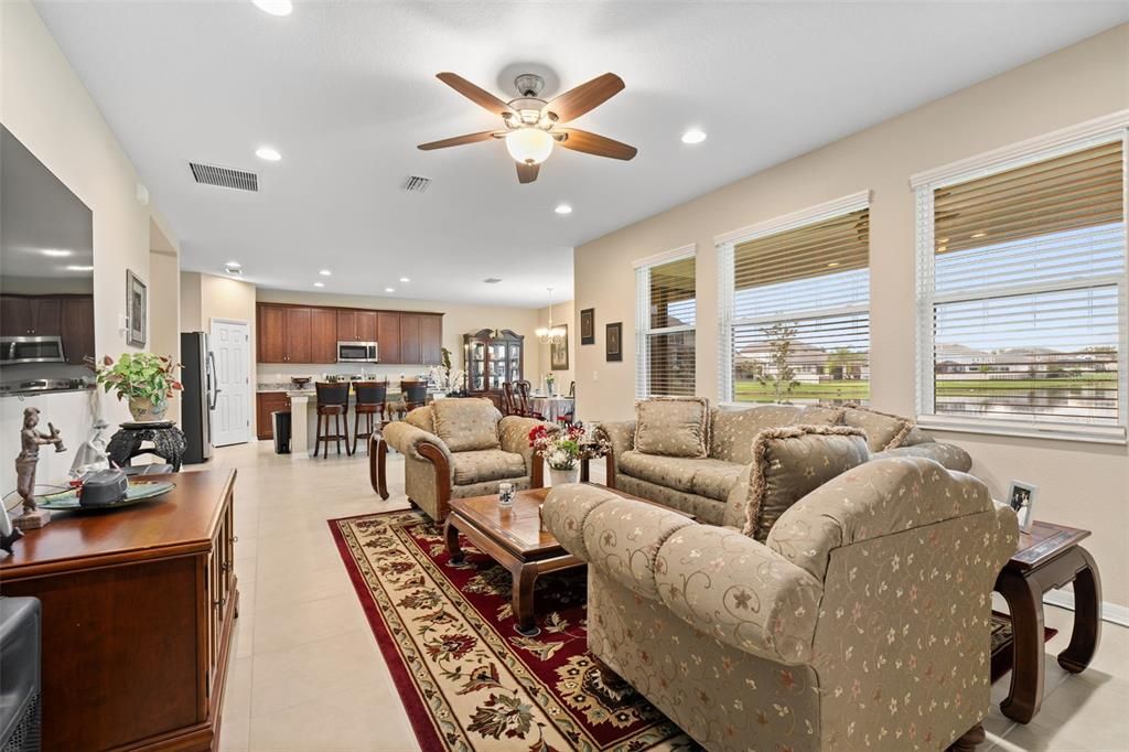 На продажу: $555,000 (4 спален, 3 ванн, 2601 Квадратных фут)