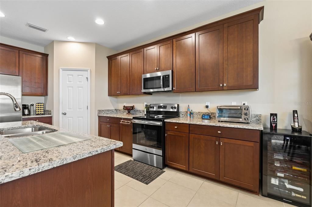 На продажу: $555,000 (4 спален, 3 ванн, 2601 Квадратных фут)