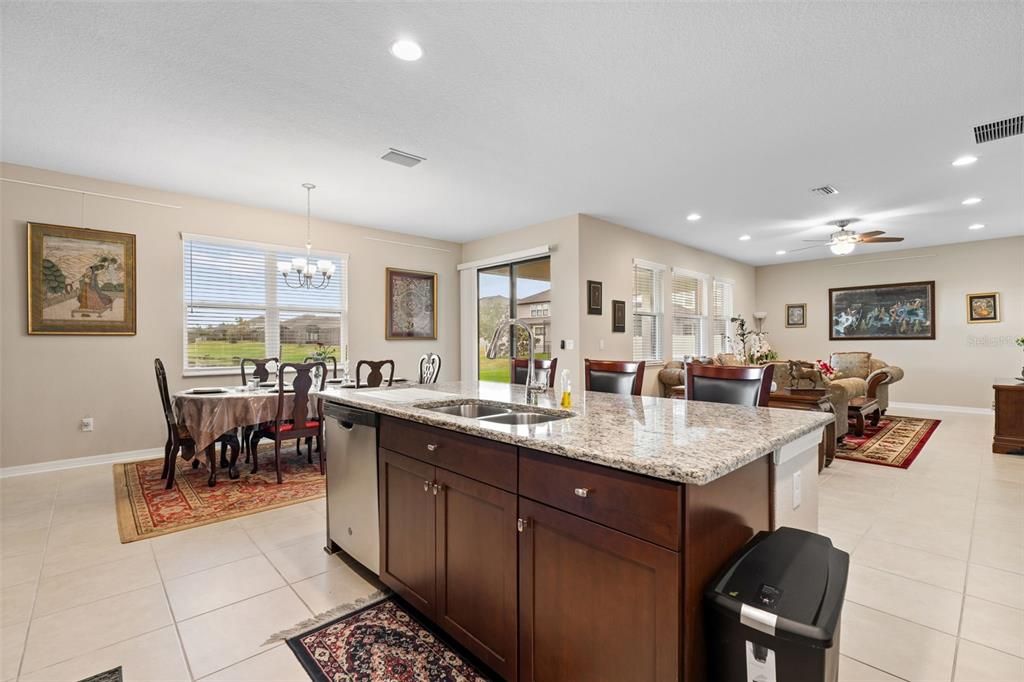 На продажу: $555,000 (4 спален, 3 ванн, 2601 Квадратных фут)