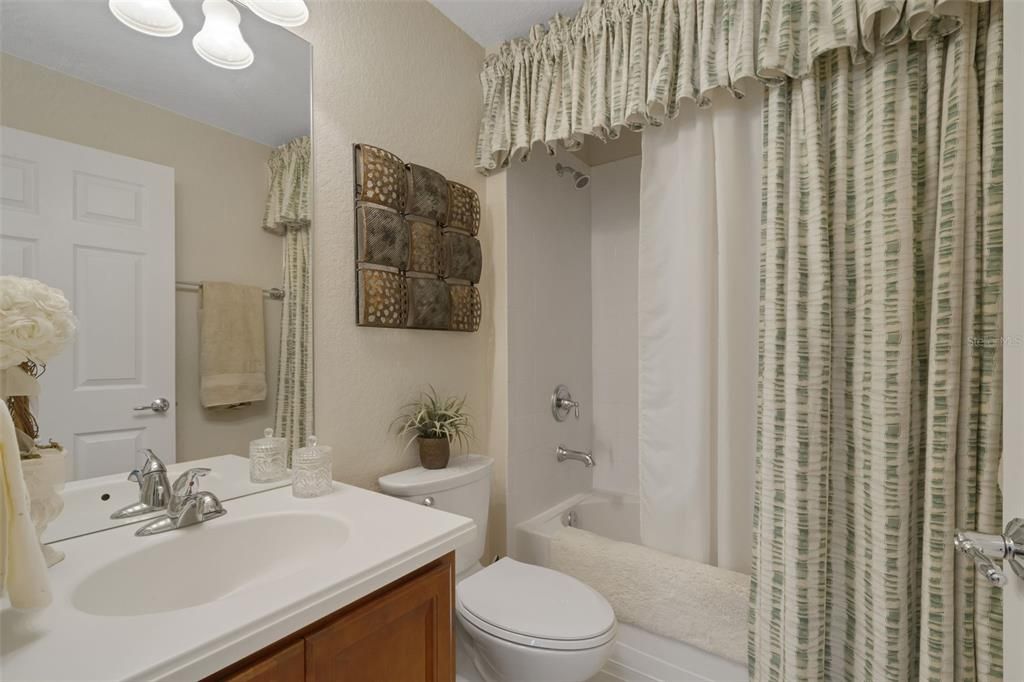 На продажу: $329,900 (3 спален, 2 ванн, 1710 Квадратных фут)