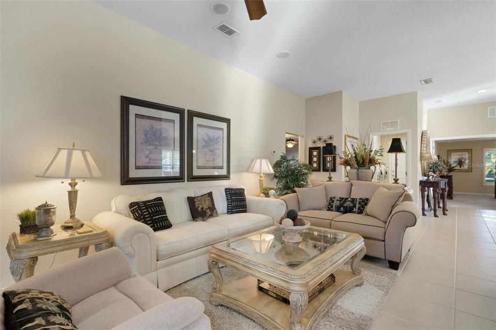 На продажу: $329,900 (3 спален, 2 ванн, 1710 Квадратных фут)