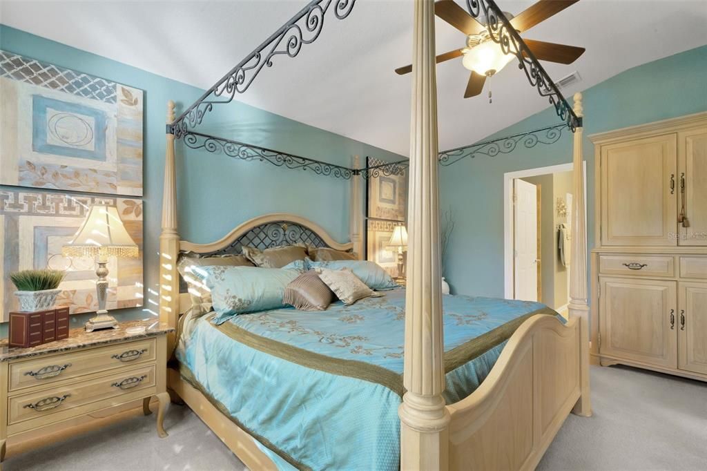 На продажу: $329,900 (3 спален, 2 ванн, 1710 Квадратных фут)