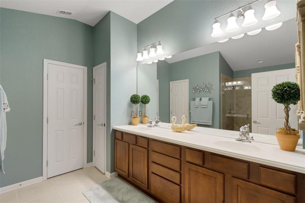 На продажу: $329,900 (3 спален, 2 ванн, 1710 Квадратных фут)