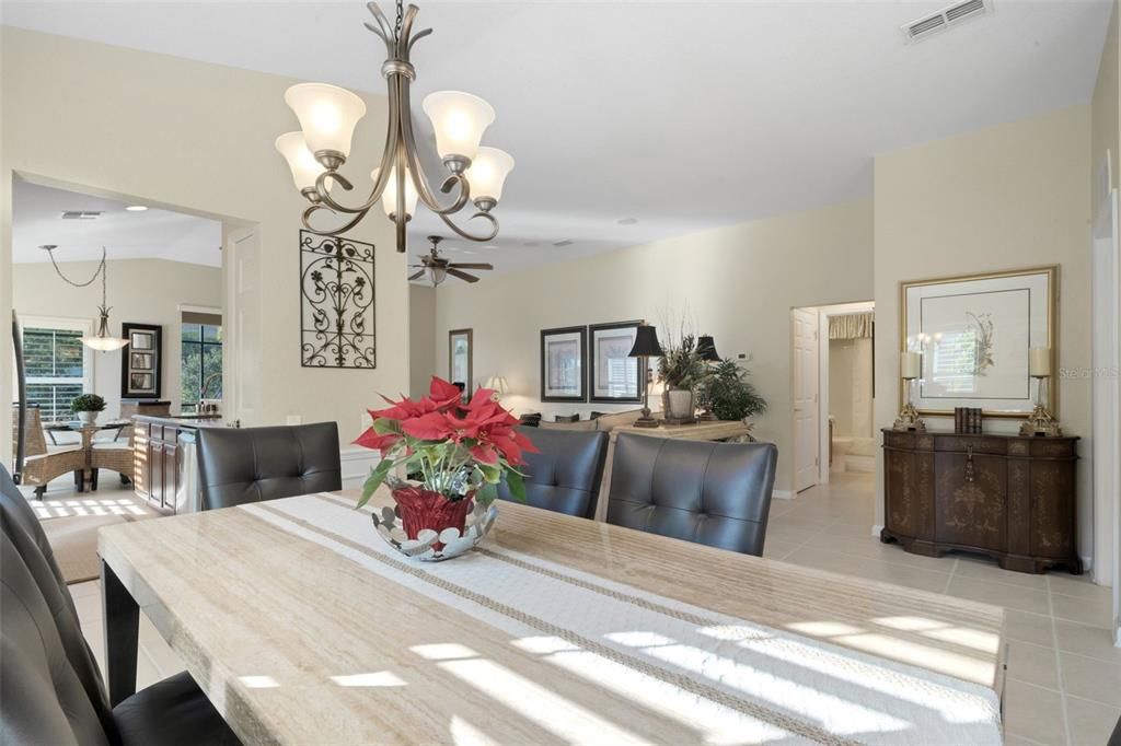 На продажу: $329,900 (3 спален, 2 ванн, 1710 Квадратных фут)