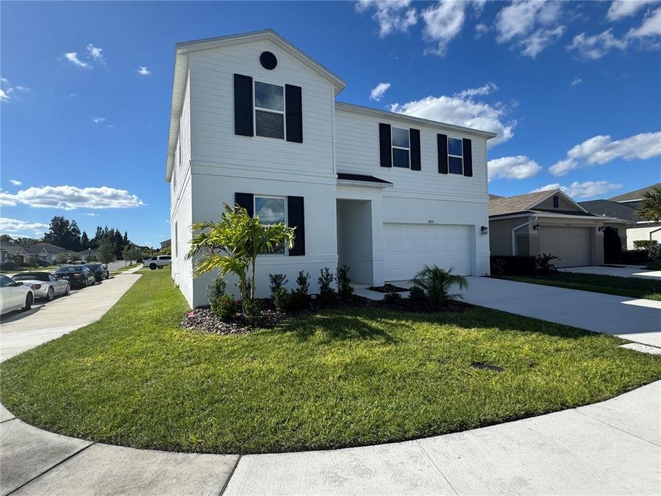 For Rent: $2,990 (5 beds, 3 baths, 3016 Square Feet)