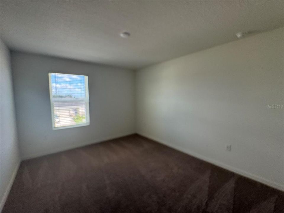 For Rent: $2,990 (5 beds, 3 baths, 3016 Square Feet)