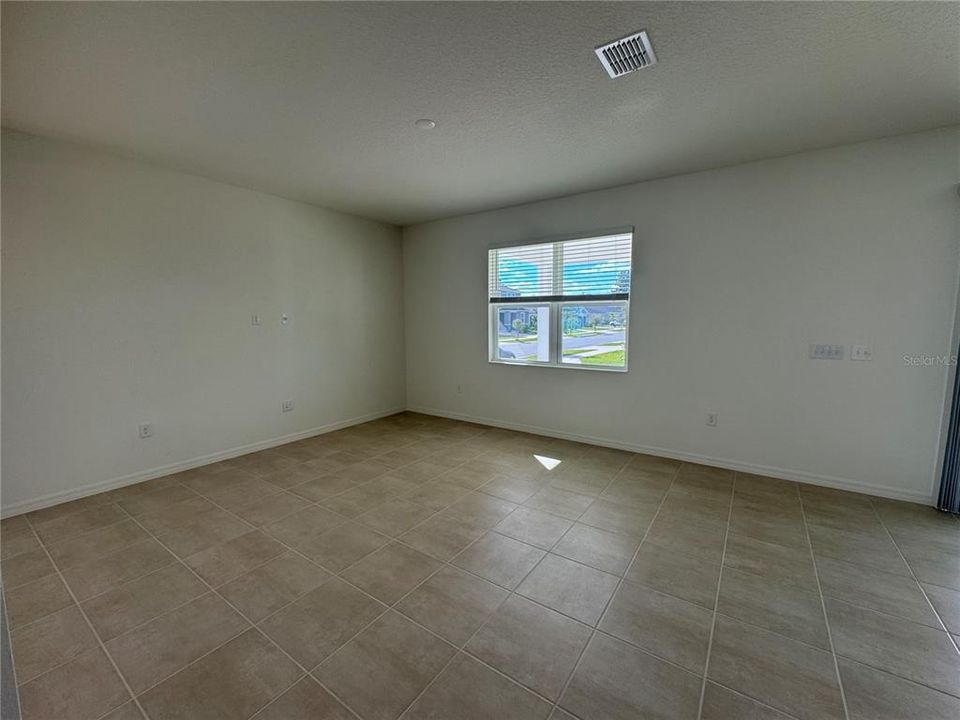 For Rent: $2,990 (5 beds, 3 baths, 3016 Square Feet)