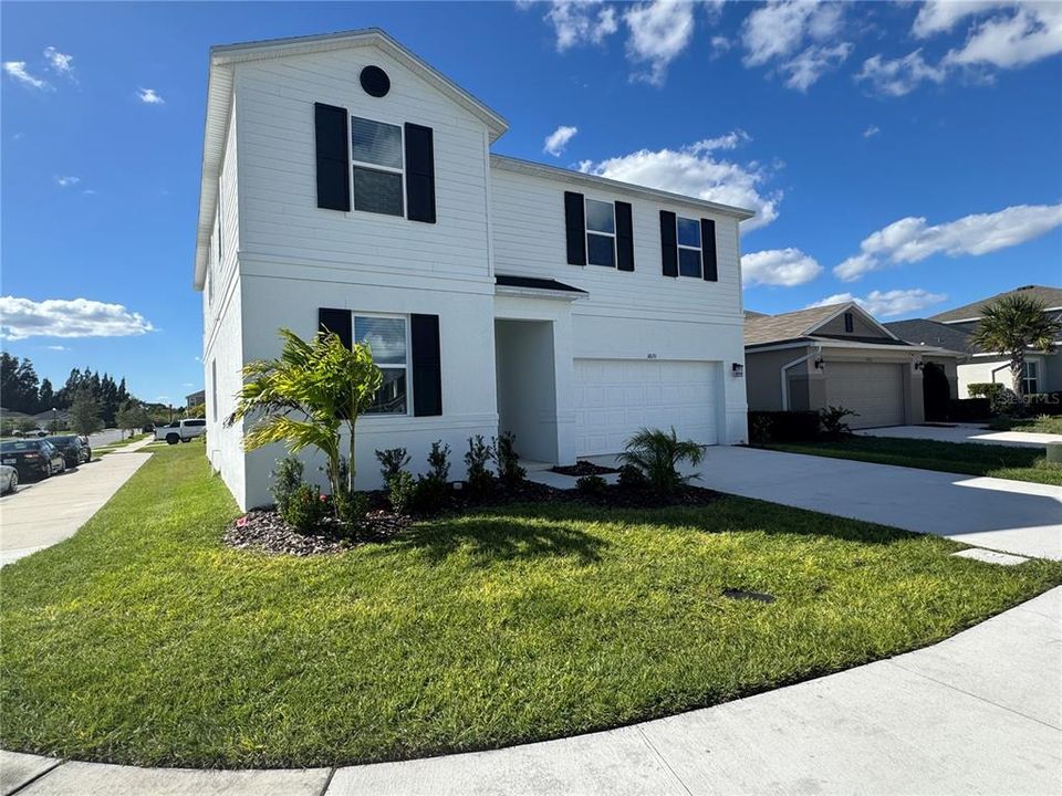 For Rent: $2,990 (5 beds, 3 baths, 3016 Square Feet)