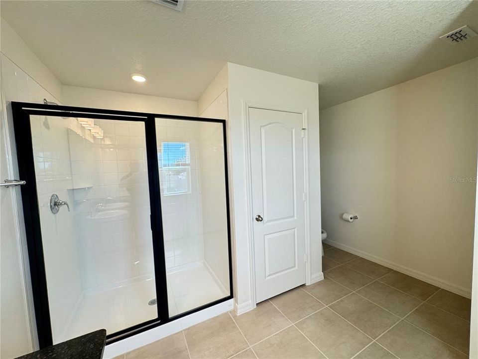 For Rent: $2,990 (5 beds, 3 baths, 3016 Square Feet)