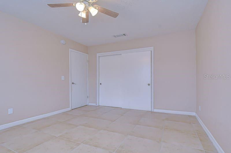 На продажу: $174,900 (2 спален, 1 ванн, 837 Квадратных фут)