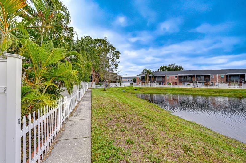 На продажу: $174,900 (2 спален, 1 ванн, 837 Квадратных фут)