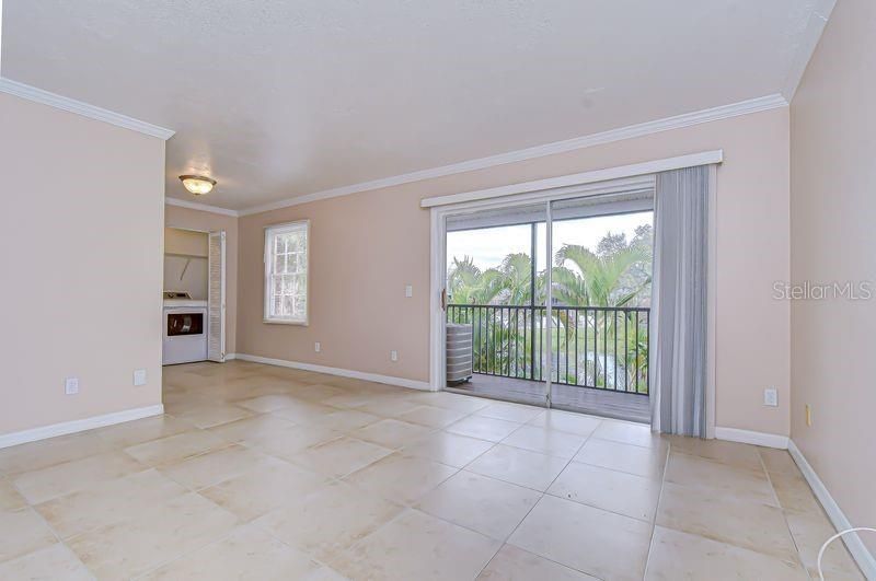 На продажу: $174,900 (2 спален, 1 ванн, 837 Квадратных фут)