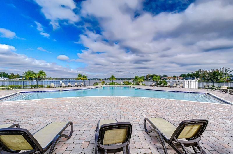 На продажу: $174,900 (2 спален, 1 ванн, 837 Квадратных фут)