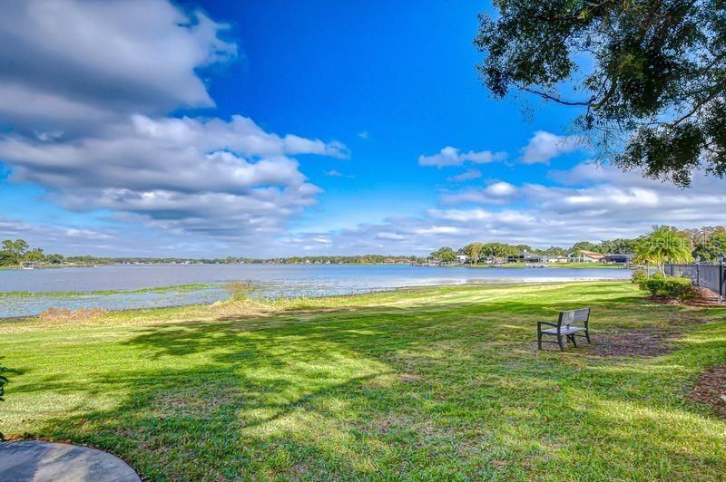 На продажу: $174,900 (2 спален, 1 ванн, 837 Квадратных фут)