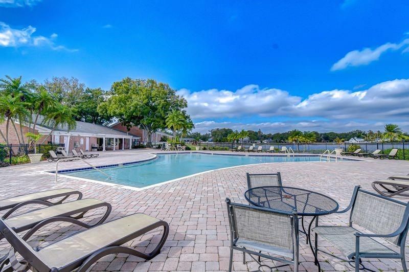 На продажу: $174,900 (2 спален, 1 ванн, 837 Квадратных фут)