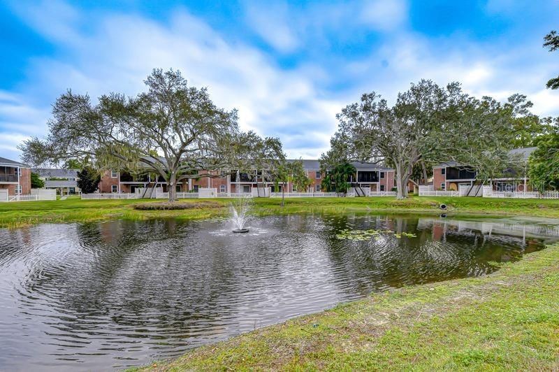 На продажу: $174,900 (2 спален, 1 ванн, 837 Квадратных фут)