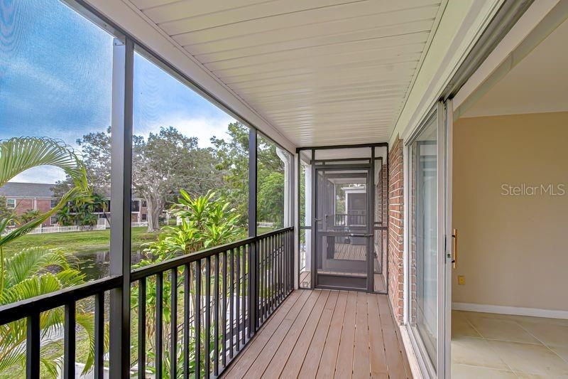 На продажу: $174,900 (2 спален, 1 ванн, 837 Квадратных фут)