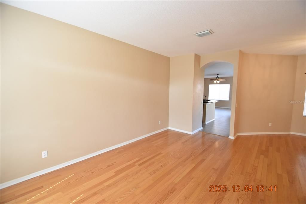 В аренду: $2,295 (3 спален, 2 ванн, 1945 Квадратных фут)