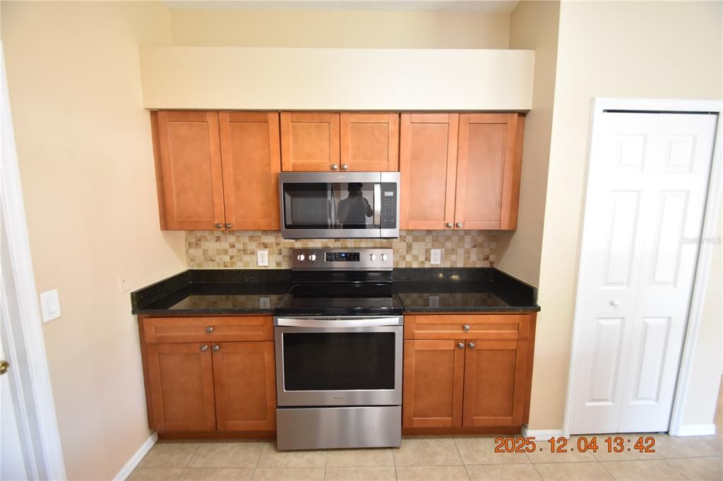 В аренду: $2,295 (3 спален, 2 ванн, 1945 Квадратных фут)