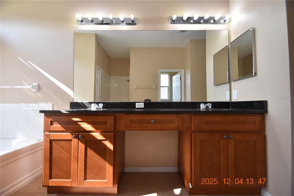 В аренду: $2,295 (3 спален, 2 ванн, 1945 Квадратных фут)