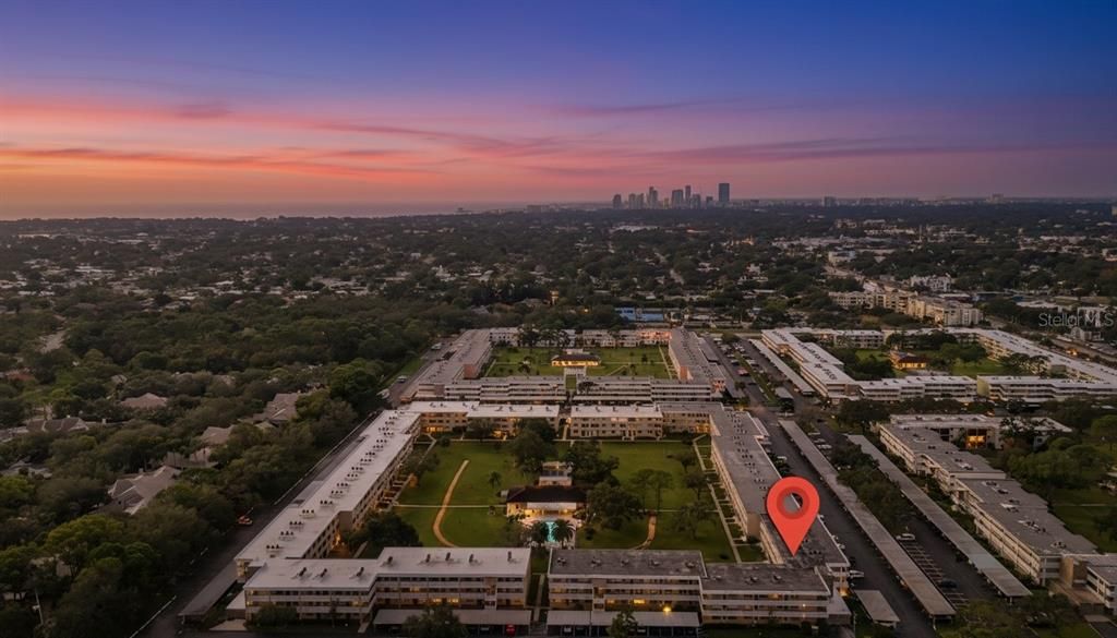 For Sale: $200,000 (2 beds, 2 baths, 1035 Square Feet)