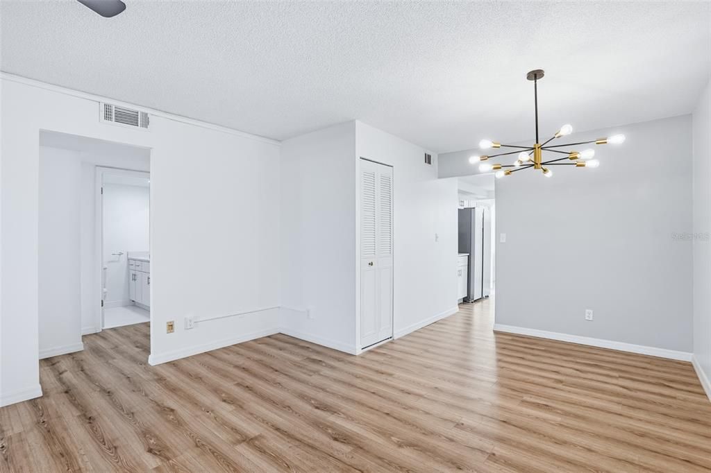 For Sale: $200,000 (2 beds, 2 baths, 1035 Square Feet)