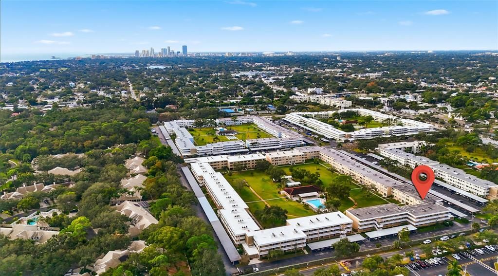 For Sale: $200,000 (2 beds, 2 baths, 1035 Square Feet)