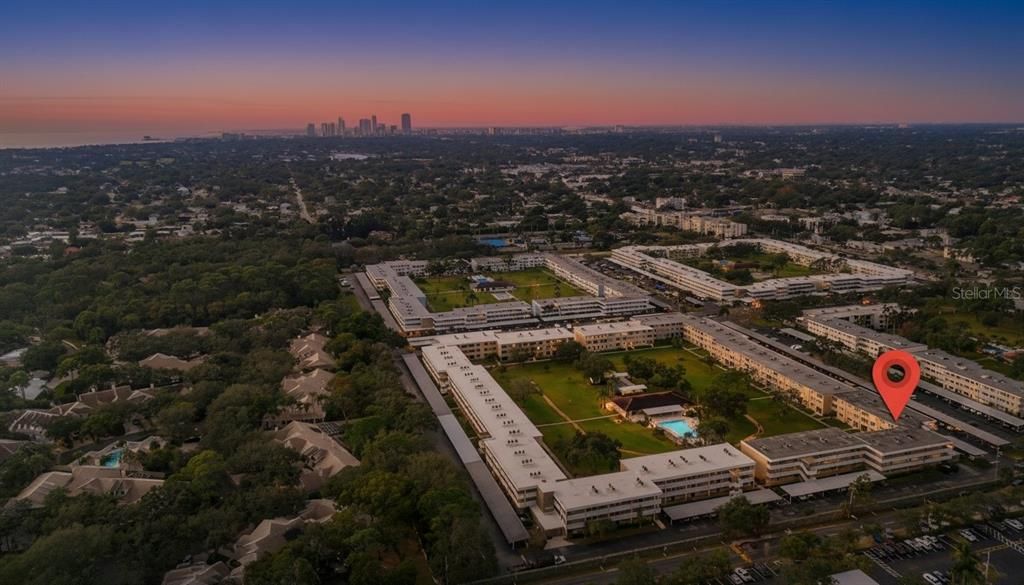 For Sale: $200,000 (2 beds, 2 baths, 1035 Square Feet)