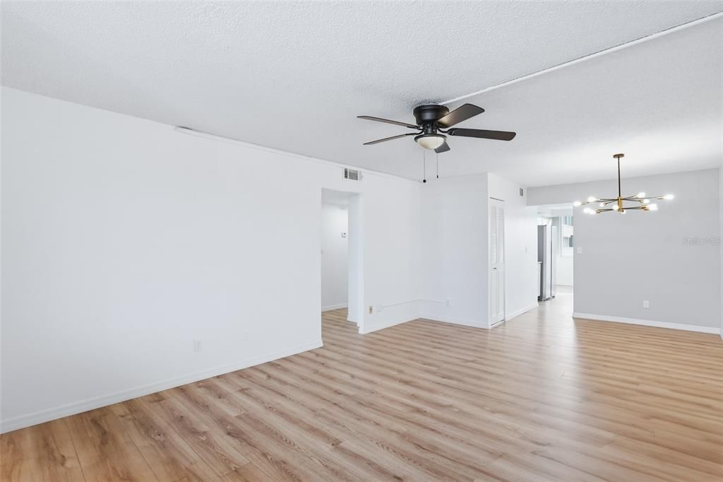 For Sale: $200,000 (2 beds, 2 baths, 1035 Square Feet)