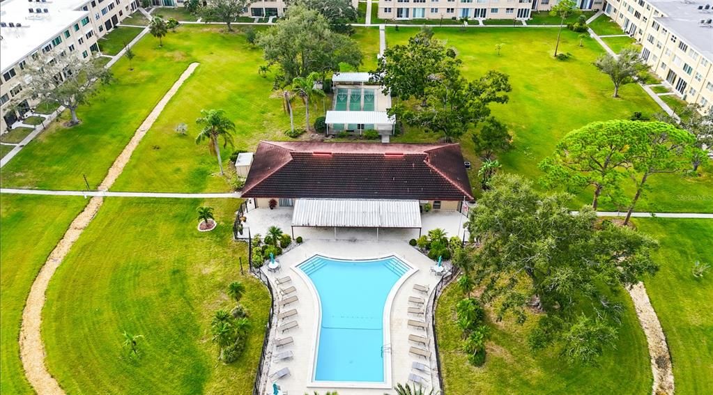 For Sale: $200,000 (2 beds, 2 baths, 1035 Square Feet)